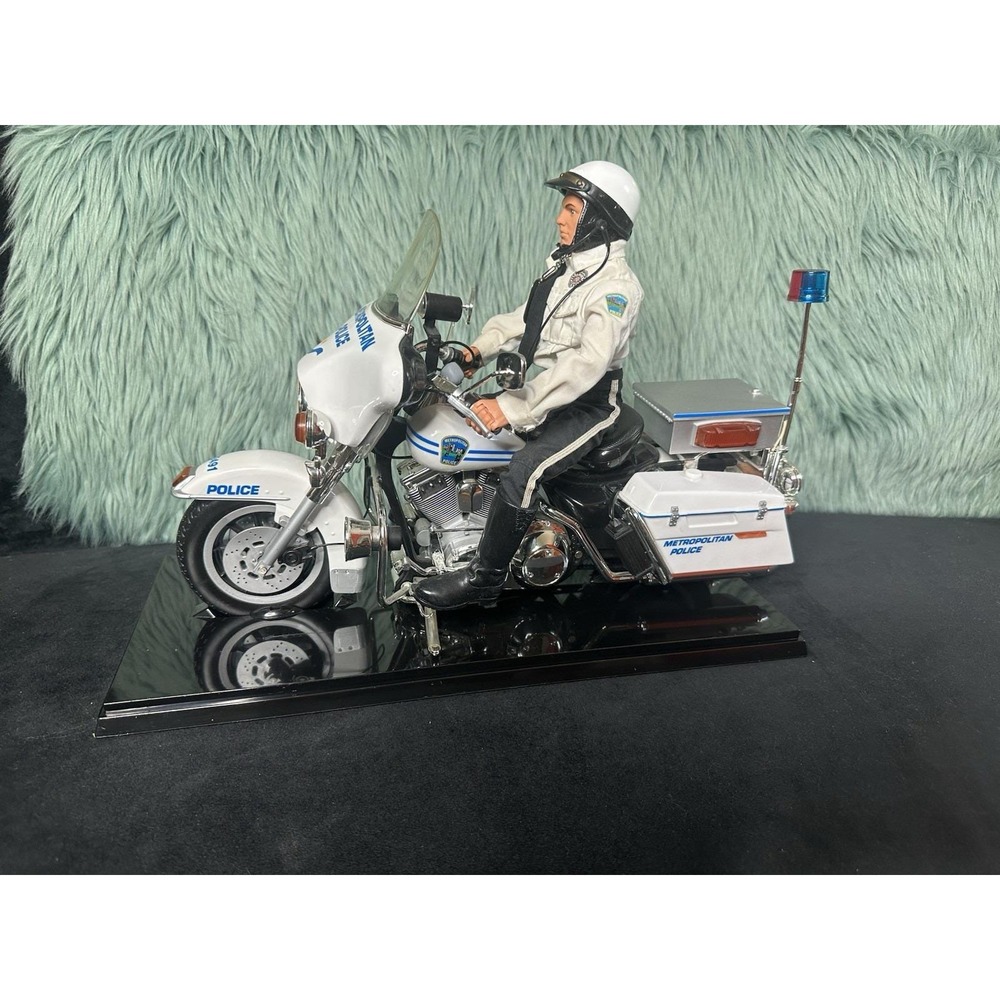 HASBRO G.I. Joe Electra Glide Harley Davidson Metropolitan Police Rare 2001